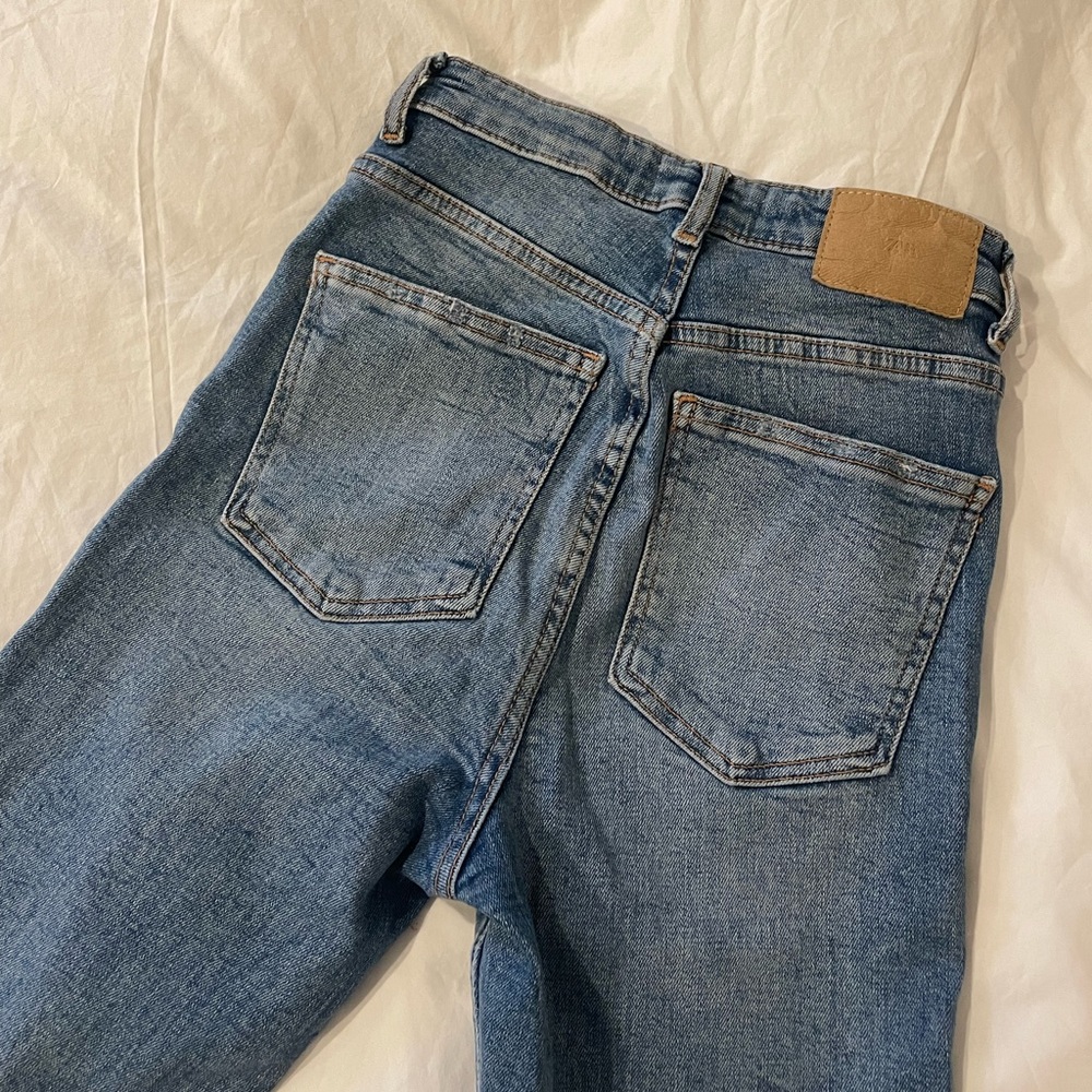 Zara High Rise Jeans - Picture 2 of 3